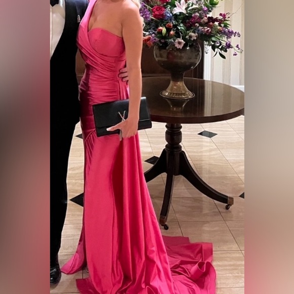 Stunning Jessica Angel Gown - Picture 3 of 7